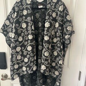 Iperico Italy Wool Floral Patterned Grey and White Poncho
